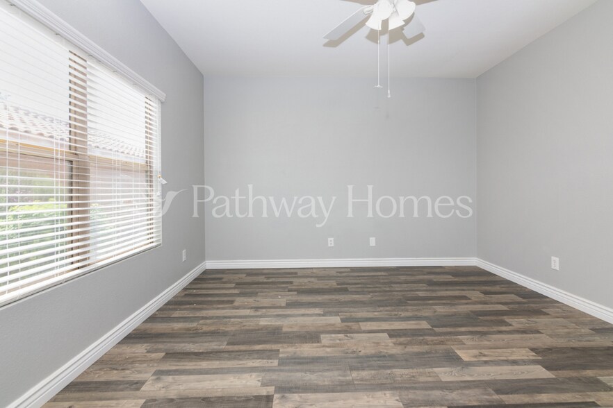 Building Photo - 13856 W Ironwood St