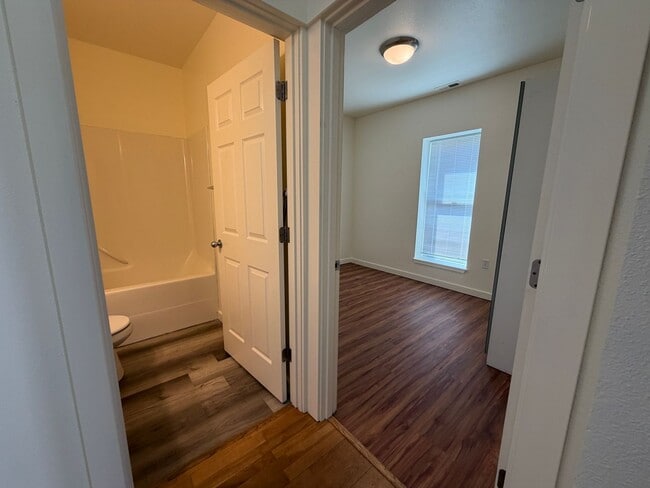 Building Photo - 3 Bedroom 2 bath single family house