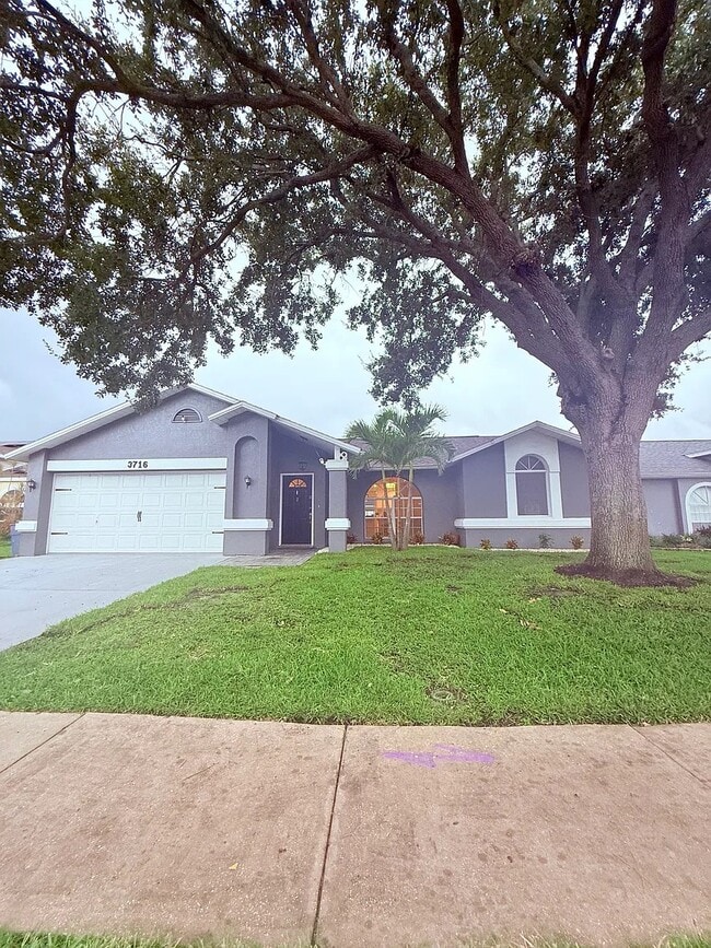Primary Photo - 3716 Lake Blvd
