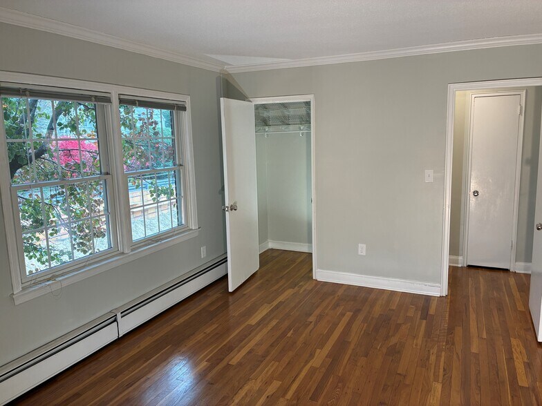 Building Photo - 202 Park St