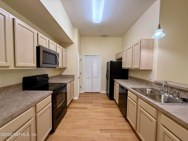 Building Photo - 6106 Maggies Cir