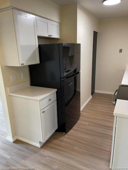 Building Photo - 510 Montrose Ave