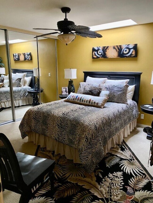 Building Photo - 3 Bedroom Condo for rent in Palm Desert, CA