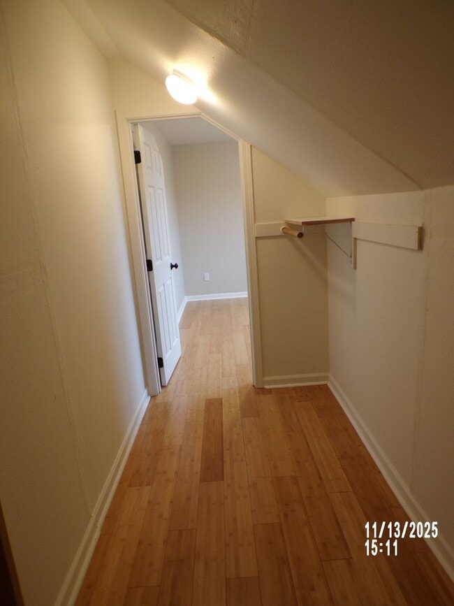 Building Photo - Charming house close to parks