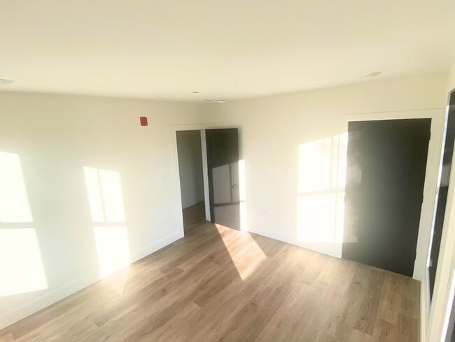 Building Photo - 173 Magnolia St