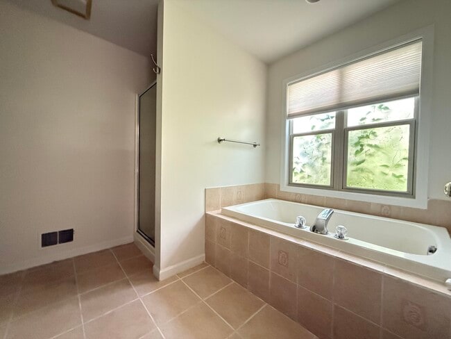 Building Photo - 603 E Castlebury Cir