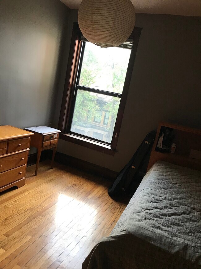 2nd Bedroom - 653 E. 50th Place