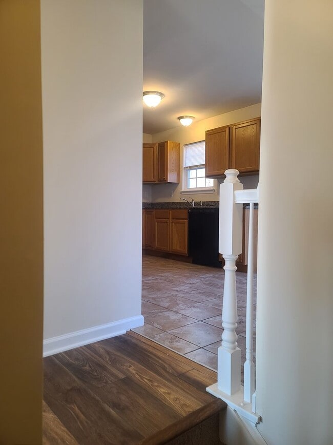 Building Photo - 3 Bedroom 2 1/2 bath ** End Unit** Townhome for Rent in Waynesboro