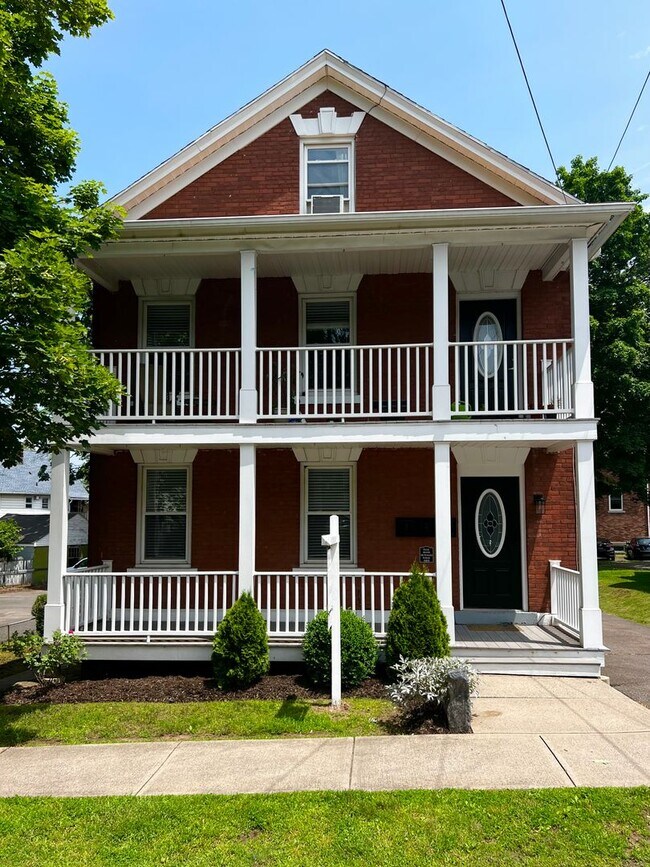 Building Photo - 526 High St