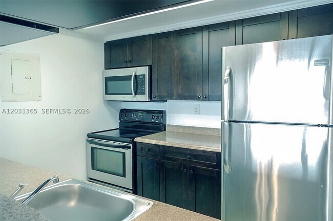 Building Photo - 7601 E Treasure Dr
