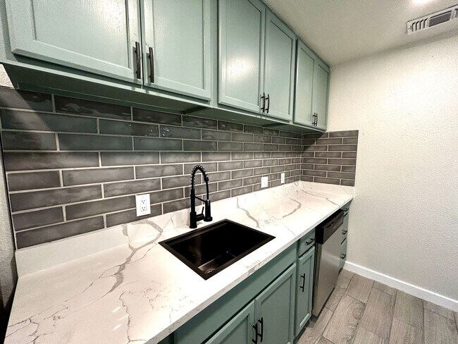 Building Photo - 1005 W MLK #A