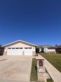 Building Photo - Camarillo - Single story, four bedroom, two bathroom home