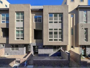 Building Photo - Luxury Townhome in Summerlin