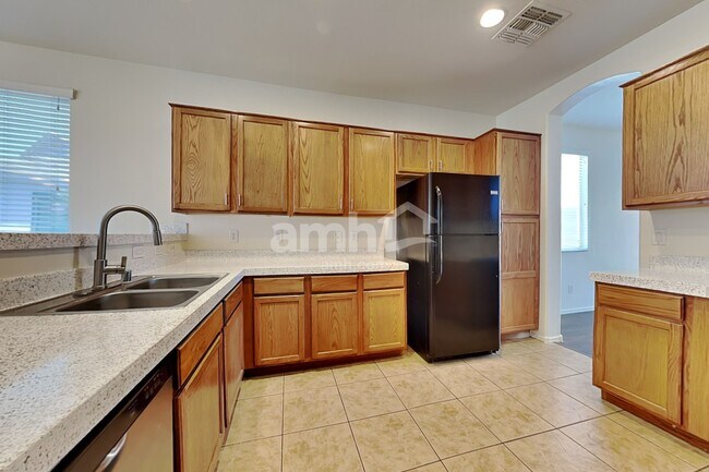 Building Photo - 7225 S 73rd Dr
