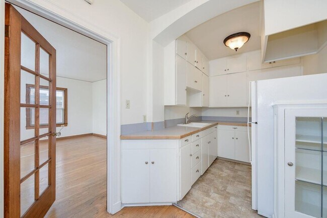 Interior Photo - Redside - The Mulholland
