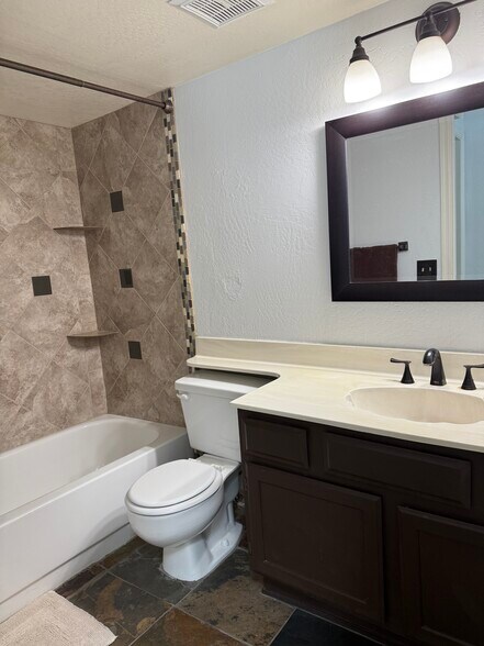 Building Photo - 7800 E Lincoln Dr