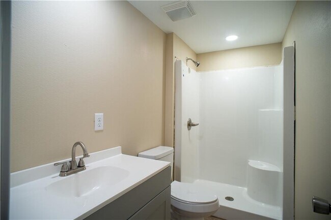 Building Photo - 453 S Mashburn Ave