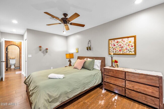 Building Photo - 4402 E Turney Ave