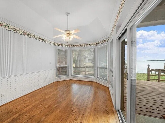 Building Photo - 2910 Chaucer Dr