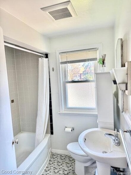 Building Photo - 319 S Pleasant St