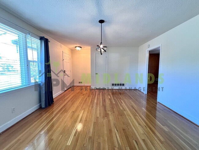 Building Photo - 3836 Davies Dr