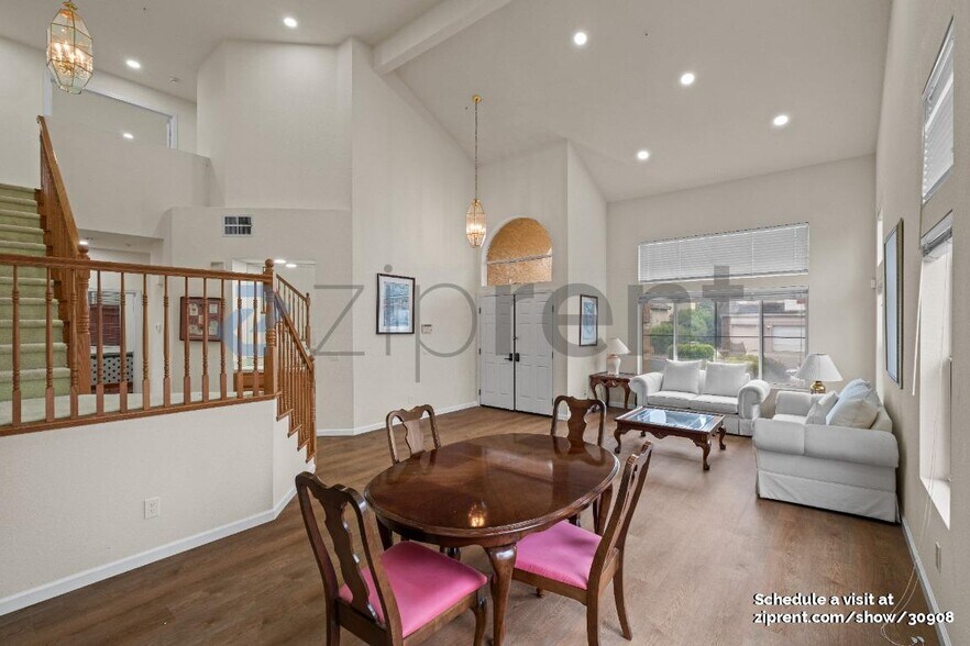 Building Photo - 1001 Sandhurst Dr