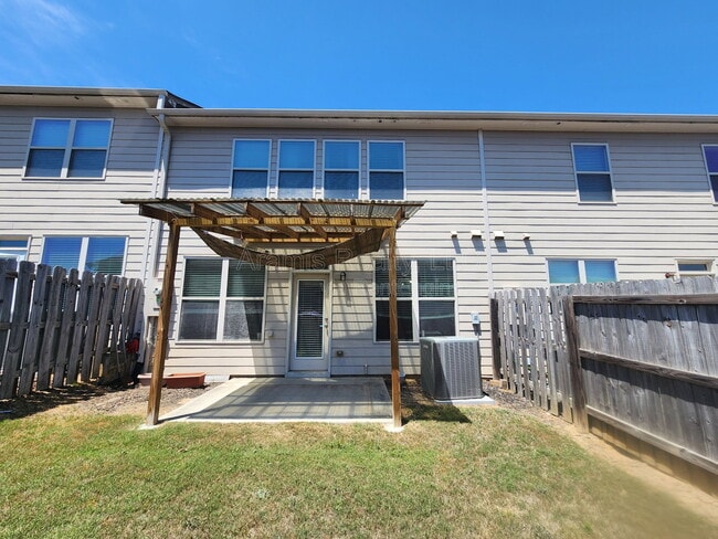 Building Photo - 7601 Summer Berry Ln