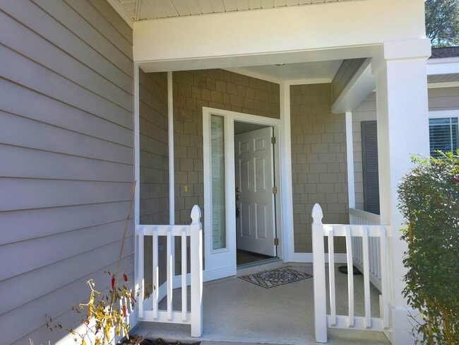 Building Photo - For rent 2 bedroom 2 bathroom 1 car garage condominium