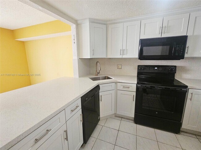 Building Photo - 950 SW 104th Ct