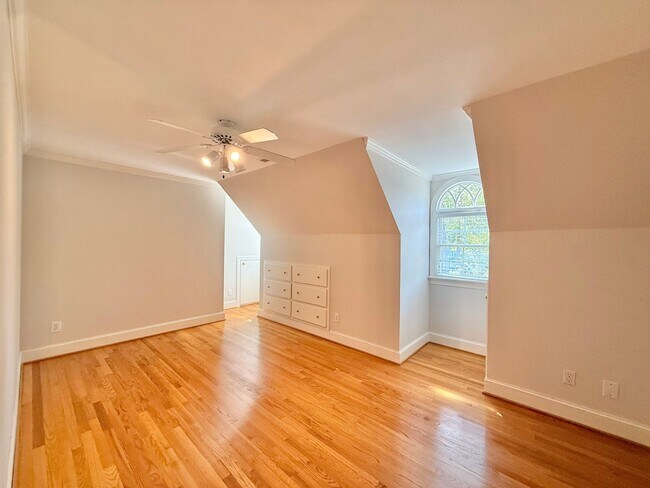 Building Photo - **OFFERING REFUNDABLE APPLICATION FEES & $250 MOVE IN PROMOTION** Incredible 5BD, 4.5BA House in ...