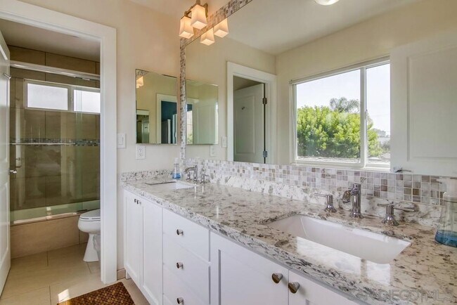 Building Photo - 657 Westbourne St