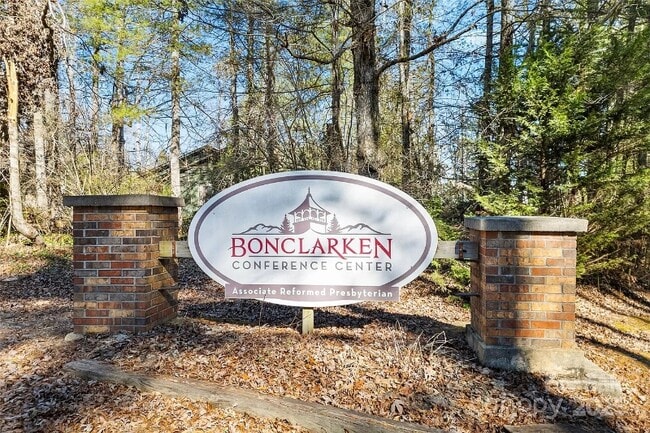 Building Photo - 550 Kinross Dr