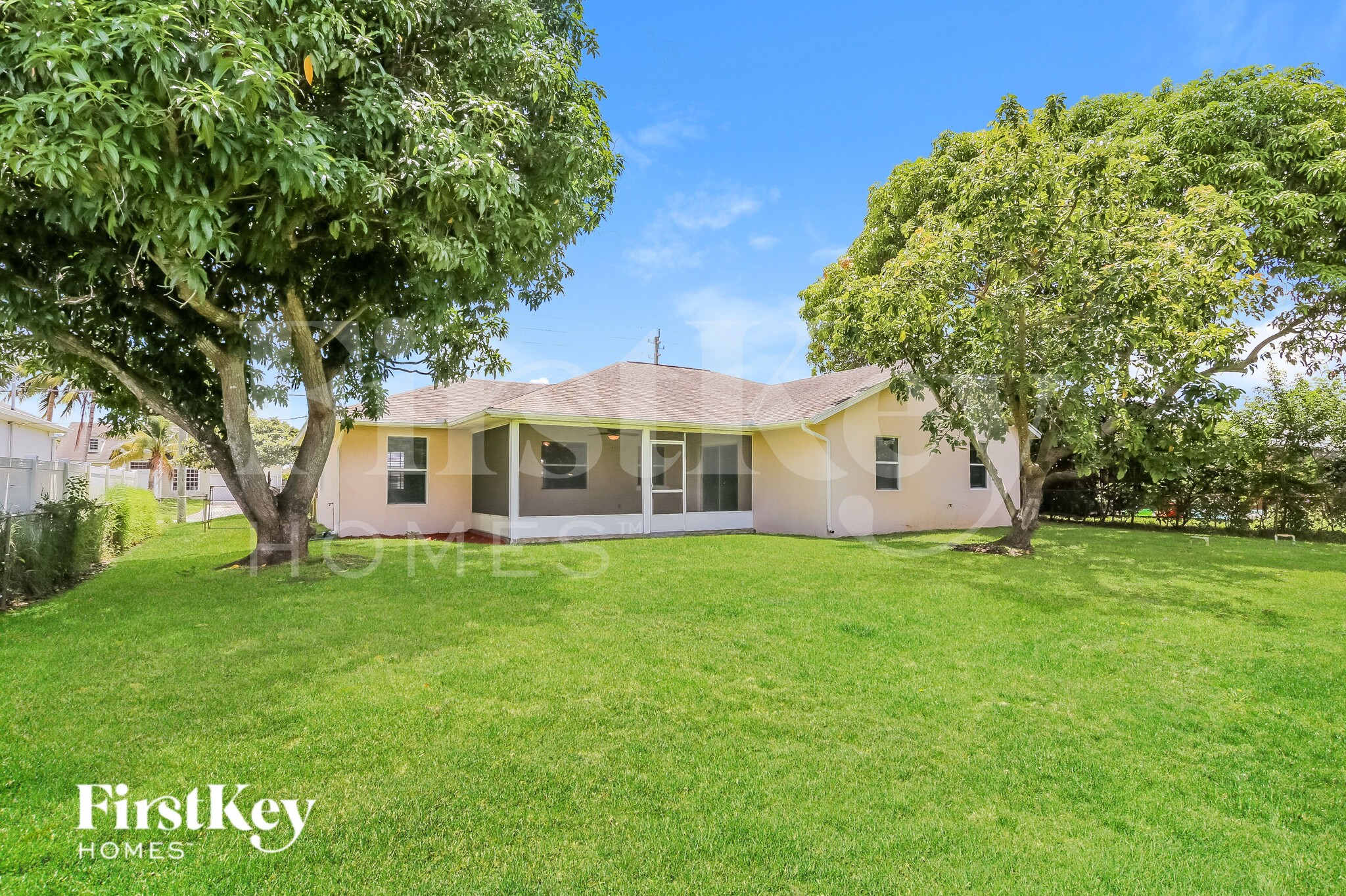 Building Photo - 2514 SW Monterrey Ln
