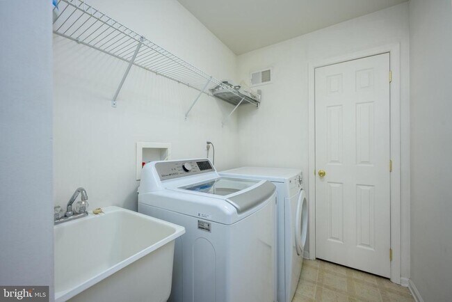 Building Photo - 249 Concord Pl