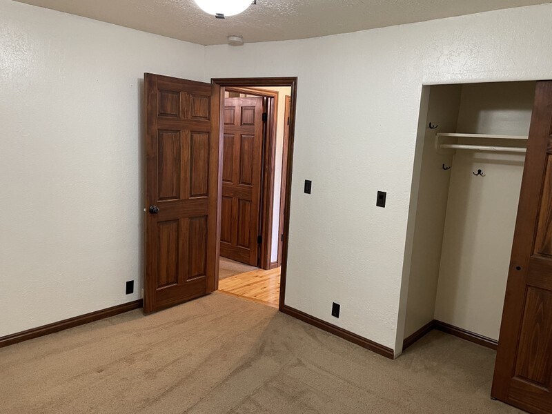 Building Photo - 582 E 4400 S