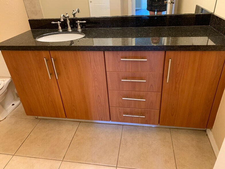 Building Photo - 3370 Pinewalk Dr N