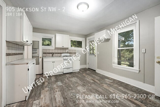 Building Photo - 905 Jackson St NW