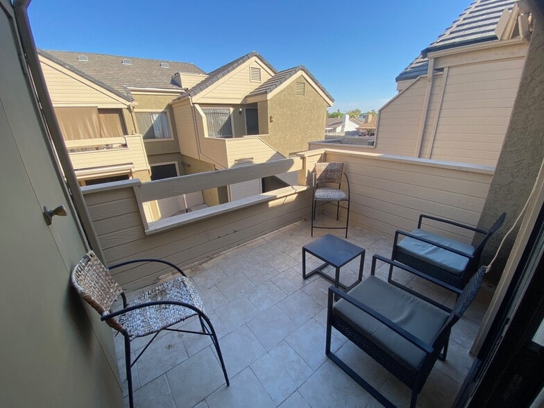 Patio deck - 2035 S Elm St