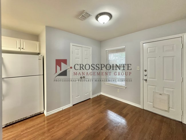 Building Photo - 3 Bedroom 2 Bath Duplex at Mansion Creek in Tyler! 1/2 off first full months rent