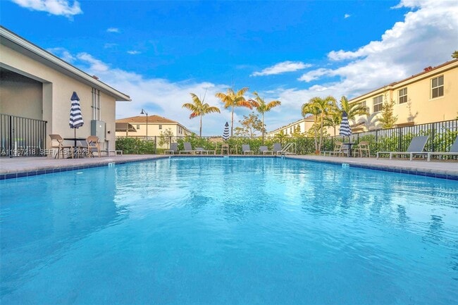 Building Photo - 142 SW 170th Ave