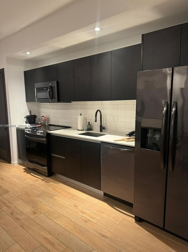 Building Photo - 398 NE 5th St