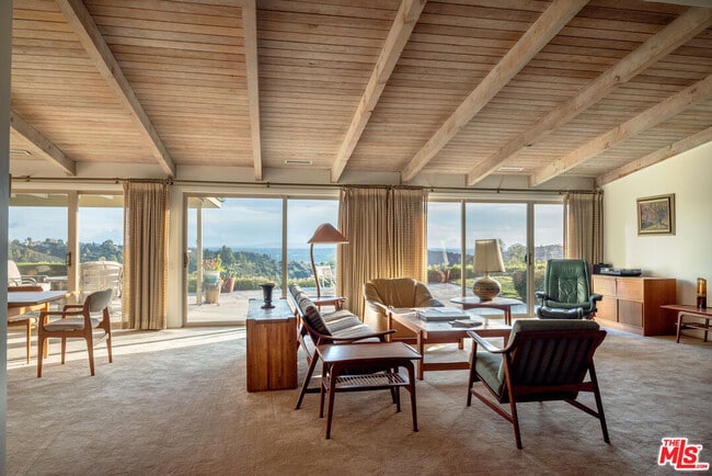 Building Photo - 2701 Lake Hollywood Dr