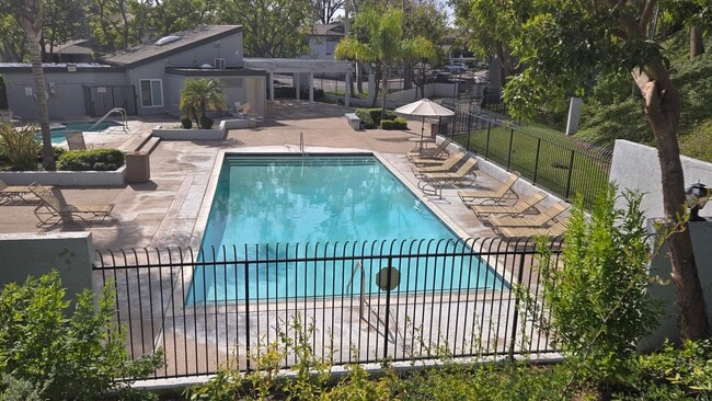 Building Photo - Yorba Linda 2 Bed Townhouse for Lease - Newly Remodeled