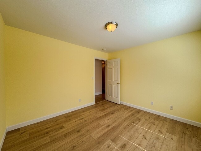 Building Photo - Lovely 3 Bedroom Home!