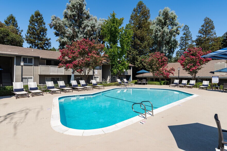 Building Photo - 202 Calvert Dr