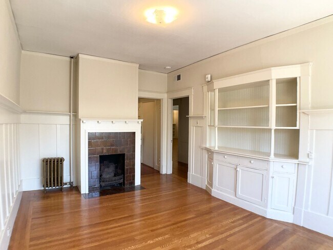 Building Photo - LARGE 3BR In Pac Heights. In-Unit Laundry!...