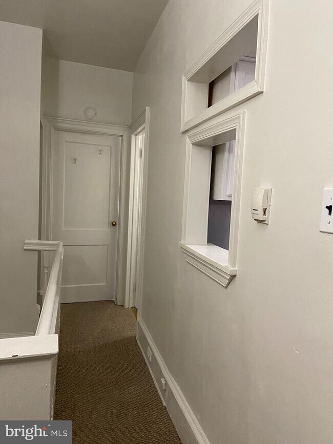 Building Photo - 20 S 61st St