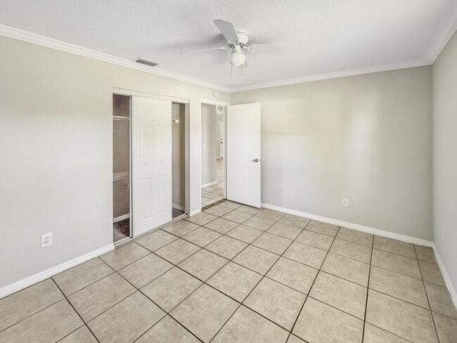 Building Photo - 518 Providence Blvd