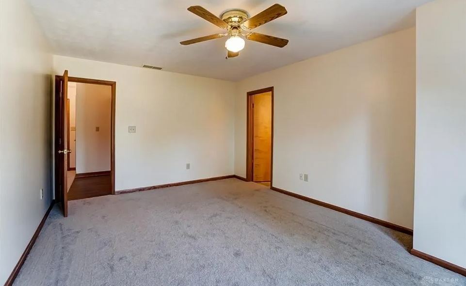 Master Bedroom - 451 S Wolf Creek Pike