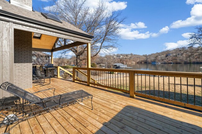 Building Photo - 89 Mayfair Dr